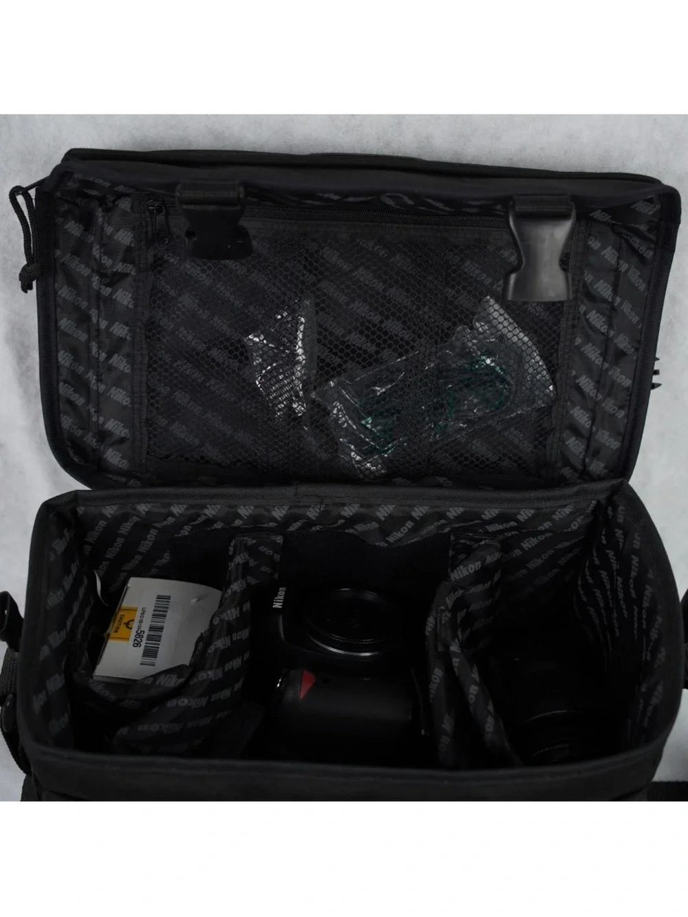 Nikon D40x DSLR Camera 10.2MP Nikon AFS 18-55mm Lens W/ 2 Batterries Bag Mint